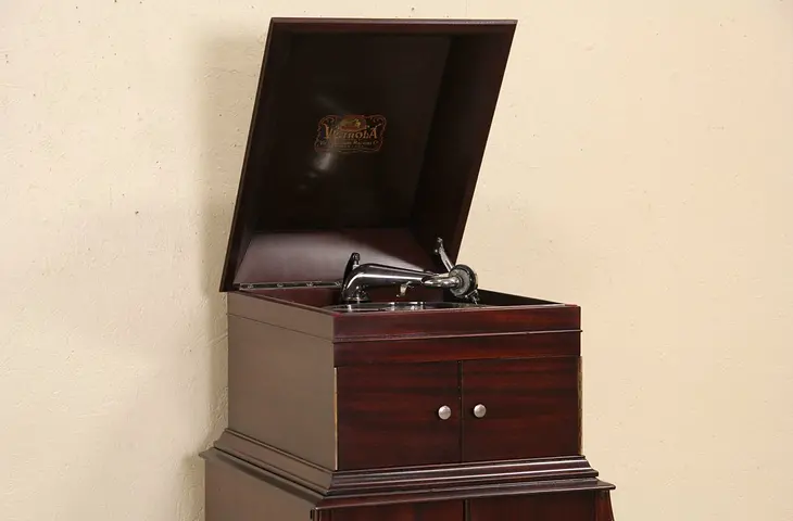 Victor Tabletop Mahogany Antique 1915 era Victrola Phonograph