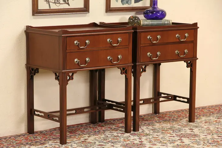 Hickory Chair Pair of Georgian Style Mahogany End Tables or Nightstands