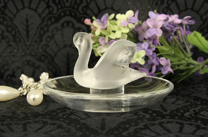 Lalique French Crystal Swan Ring Tray