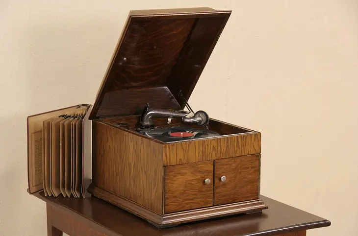 Victor Oak Tabletop 1915 Antique Victrola Phonograph & Record Album