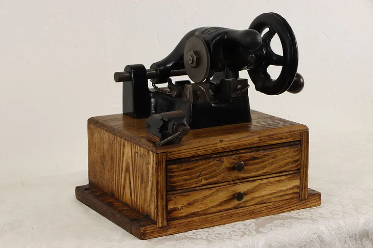 Yale & Towne Antique Iron & Oak Working Key Cutting Machine, Pat. 1906 #36486