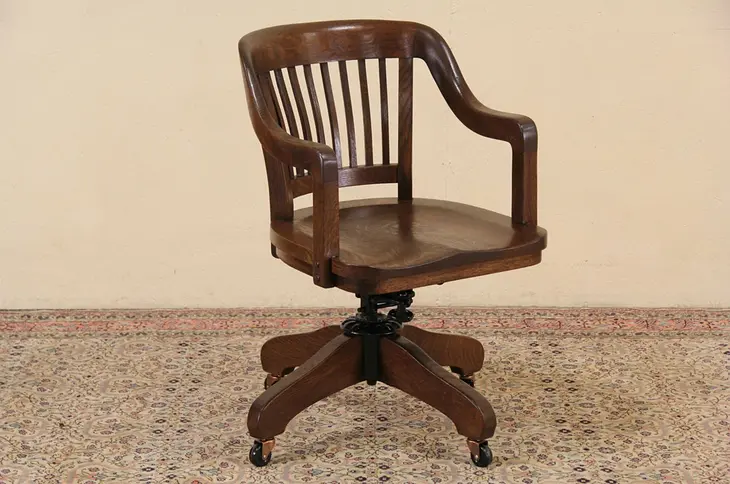 Oak Milwaukee 1915 Antique Swivel Adjustable Desk Chair