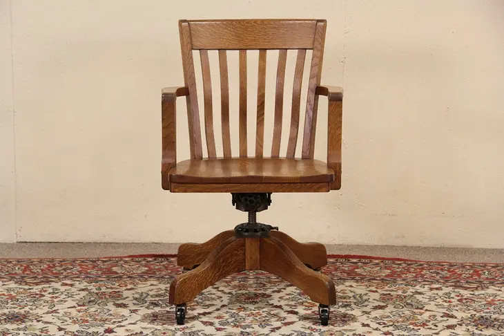 Milwaukee 1915 Antique Oak Swivel Adjustable Office Desk Chair,