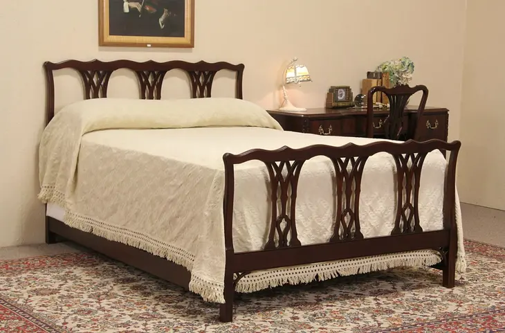Kindel Georgian Style Full Size 1950's Vintage Mahogany Bed