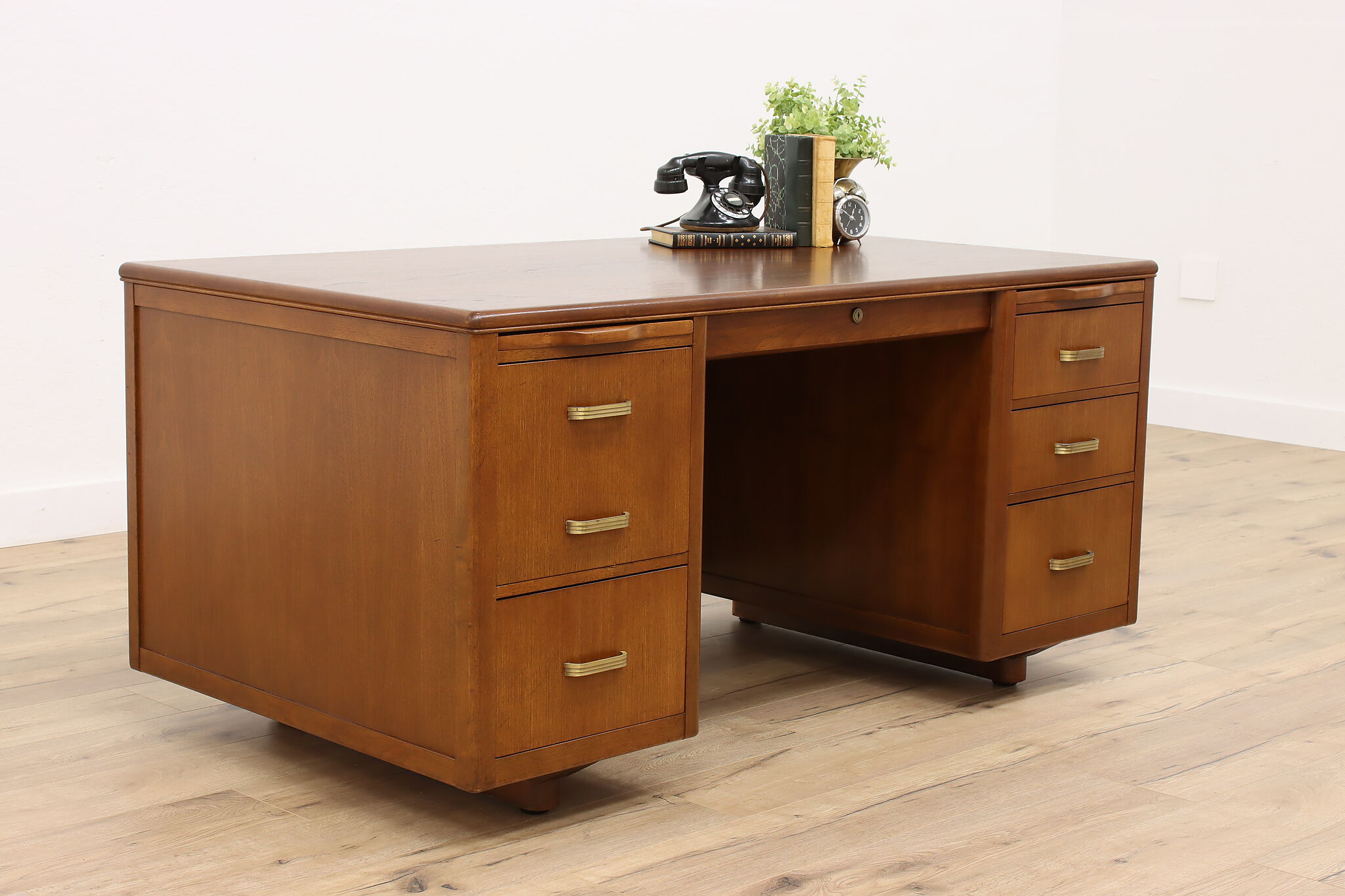 Midcentury Modern 1950s Vintage Walnut Office or Library Desk, Leopold