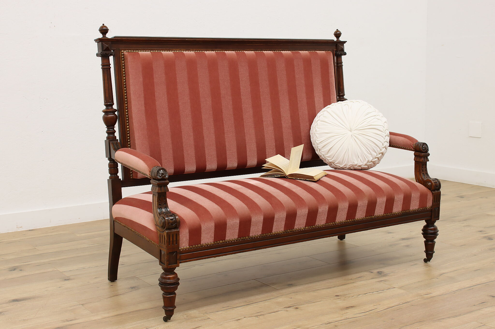 Old settee shop