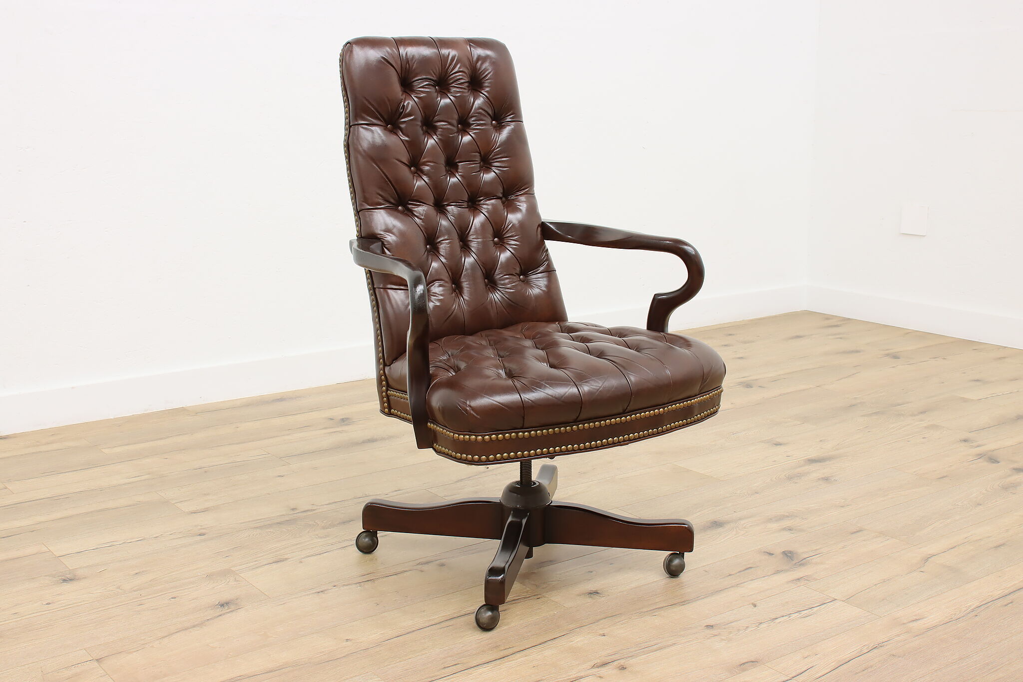Vinyl hotsell desk chair