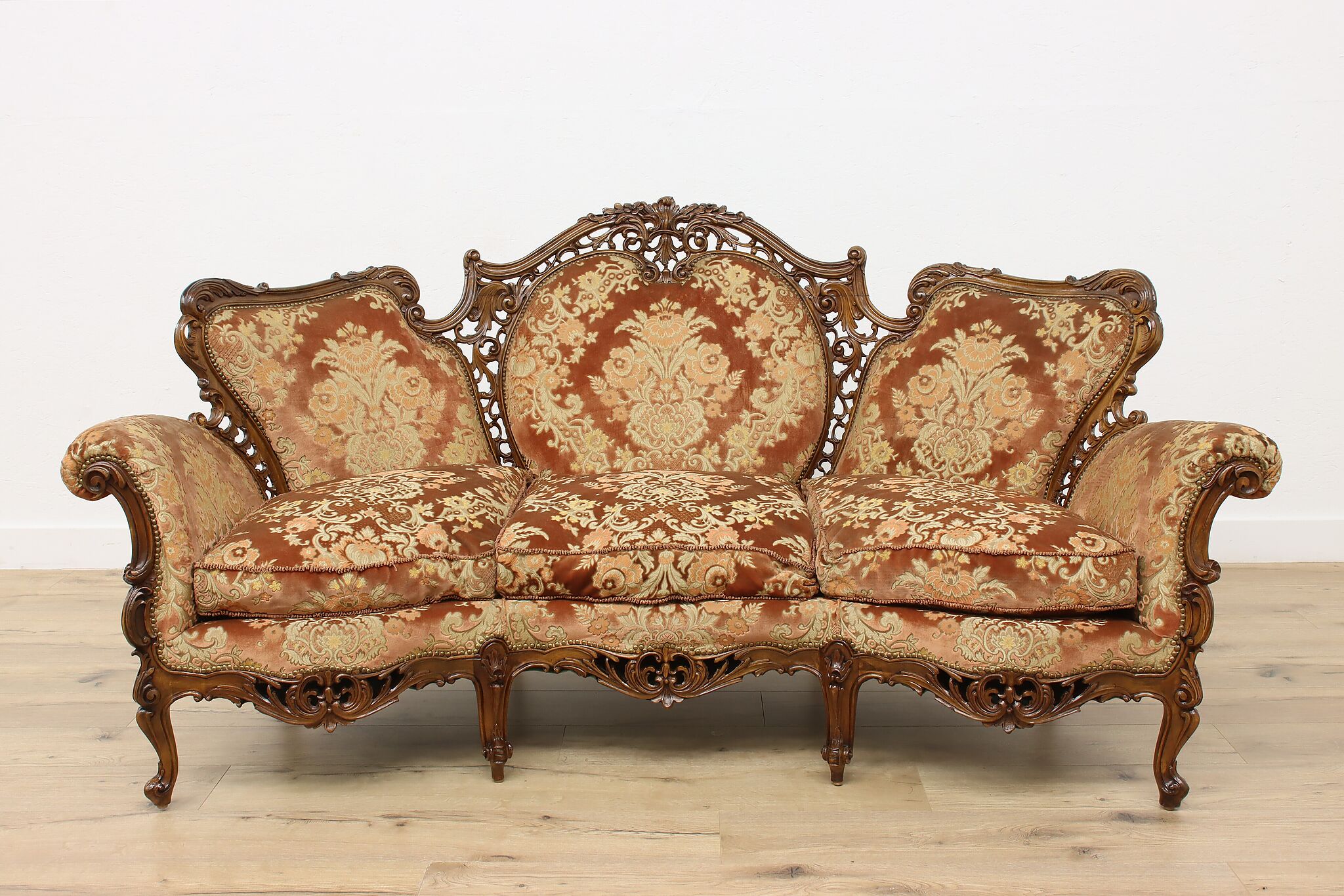 Rococo sofa online