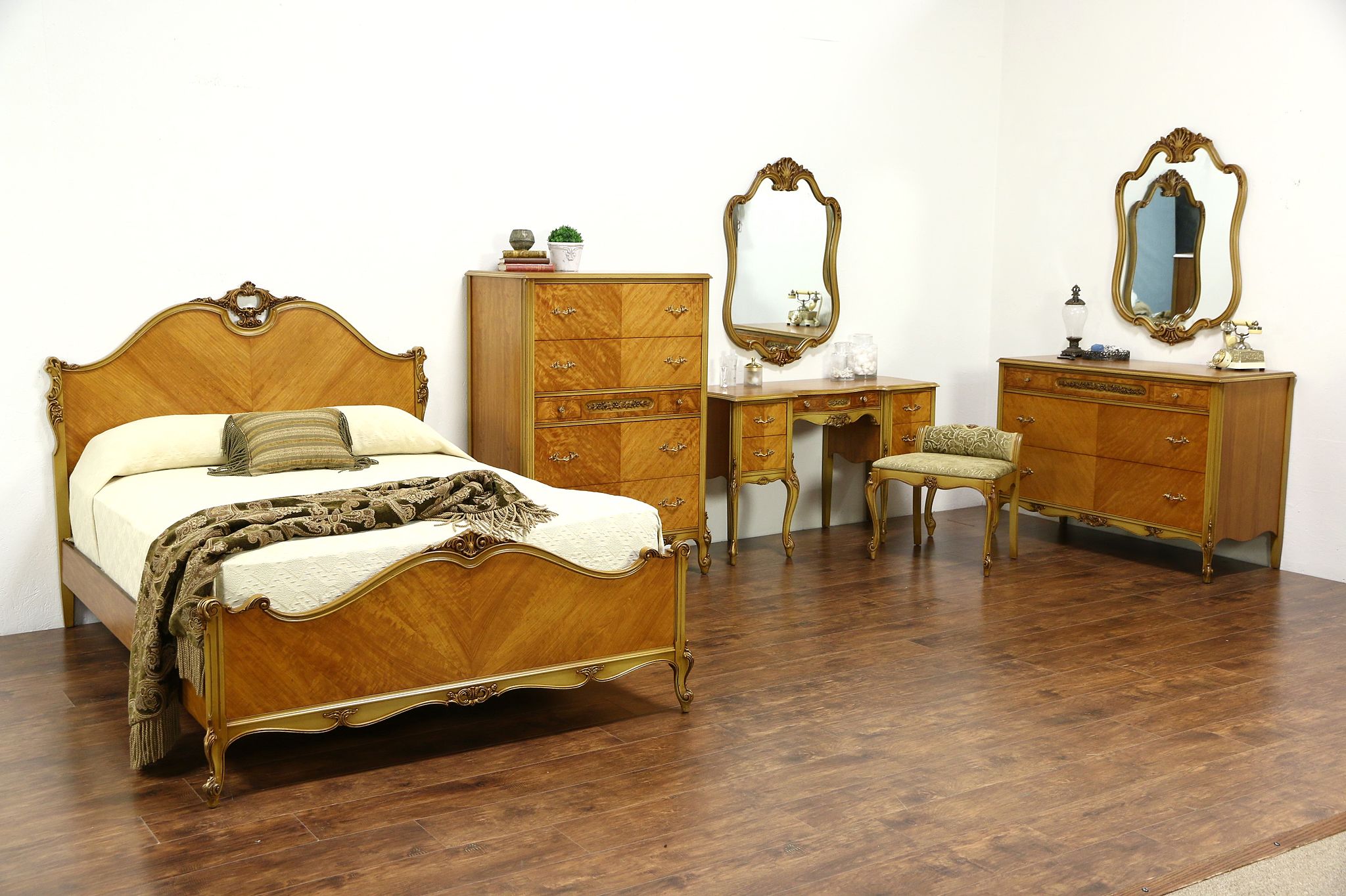 vintage looking bedroom furniture set