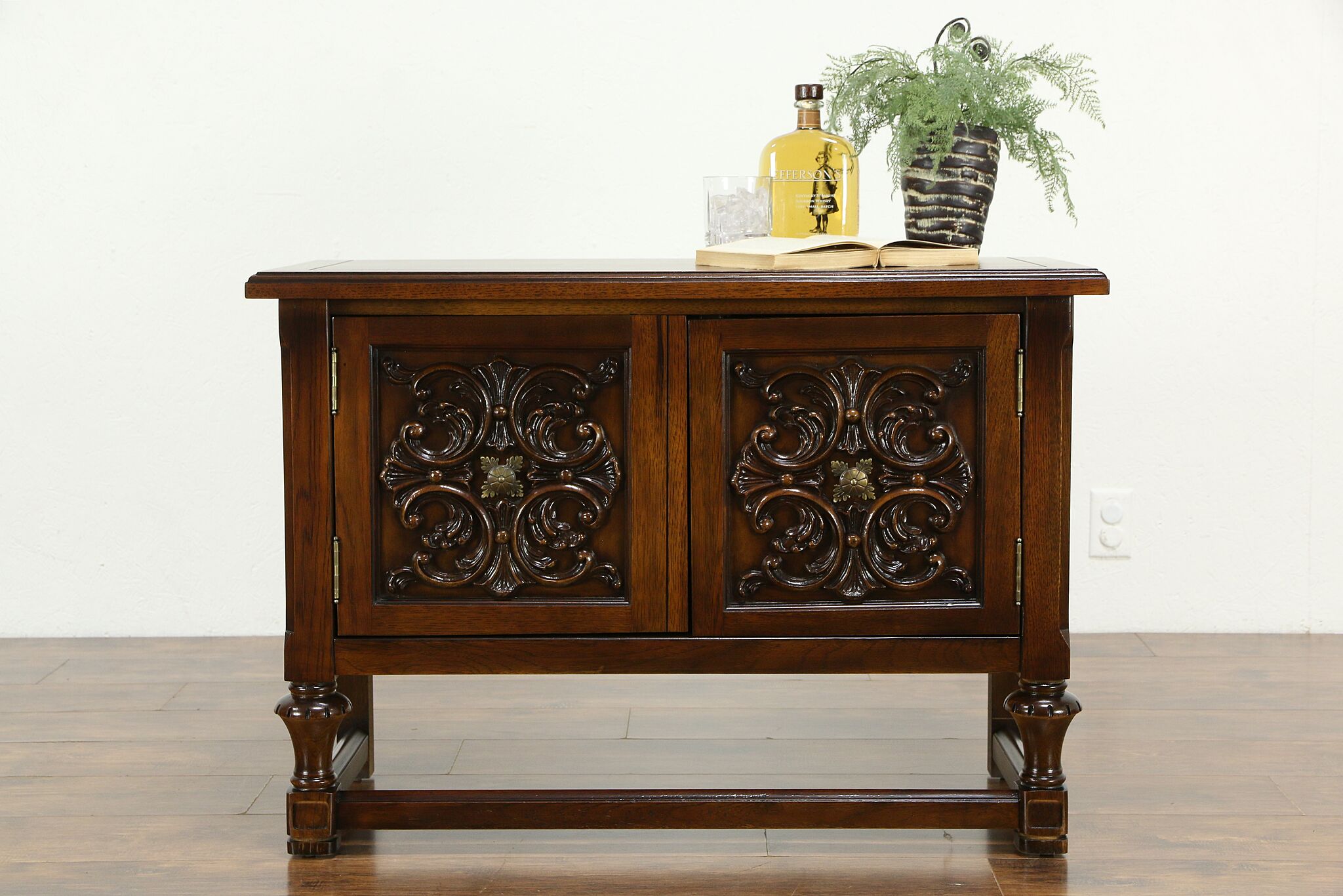 Antique mini bar cabinet 2025