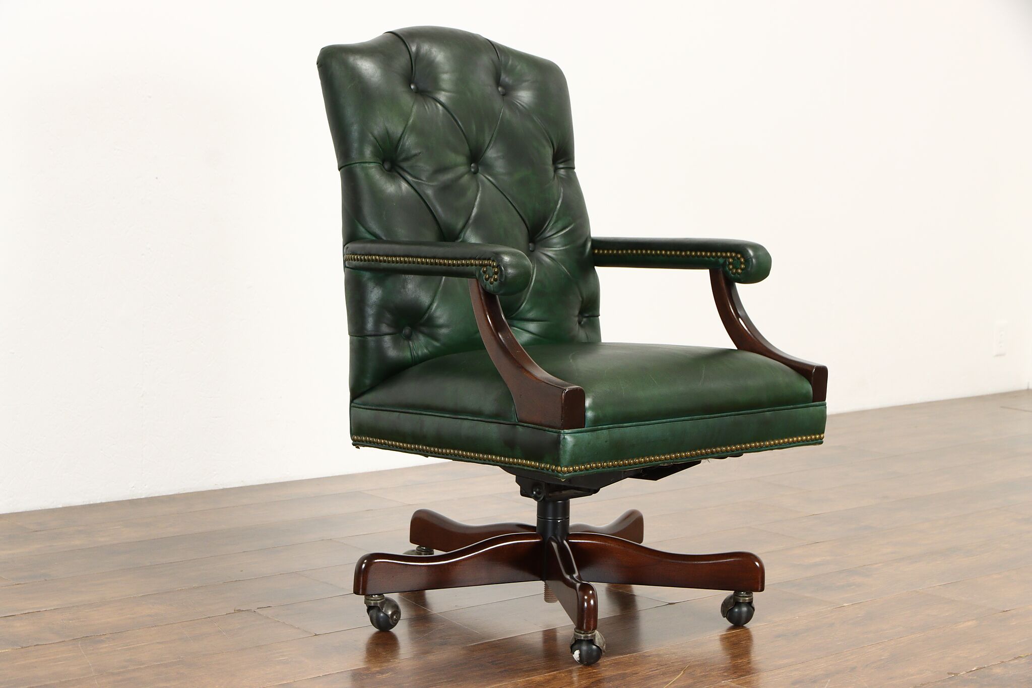 Green leather on sale office executive chair