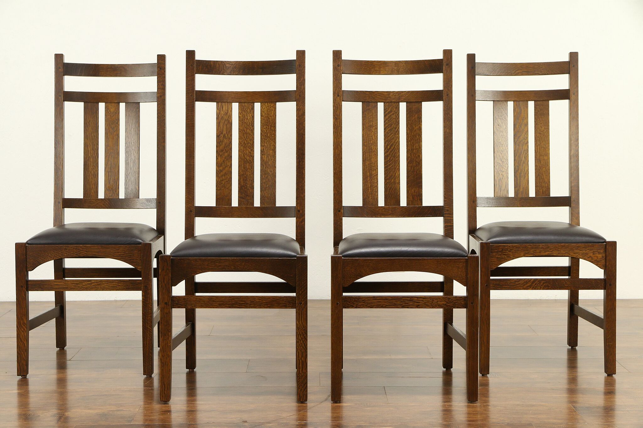 Sold Set Of 4 Quarter Sawn Oak Craftsman Dining Chairs Leather