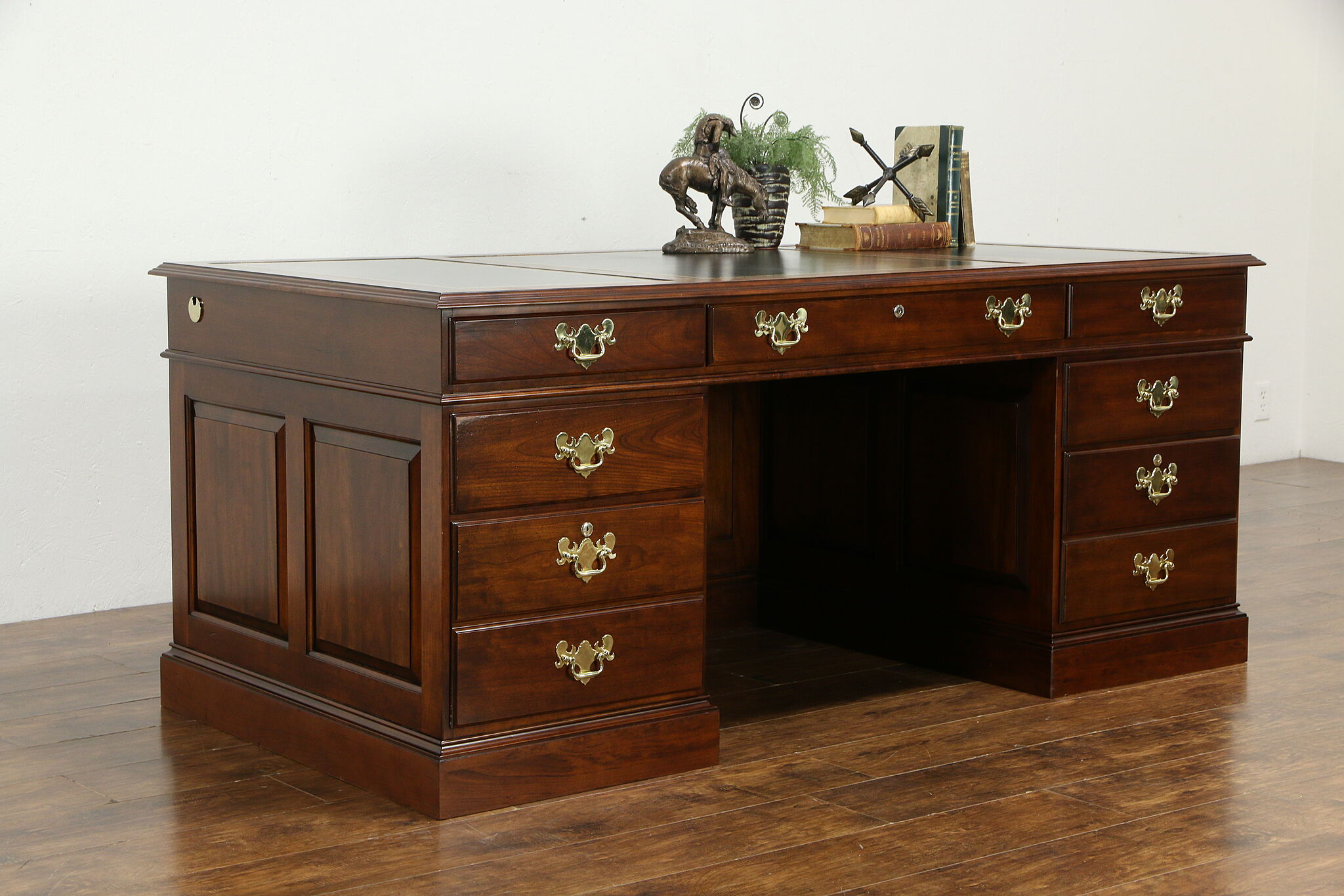 Vintage leather clearance top desk