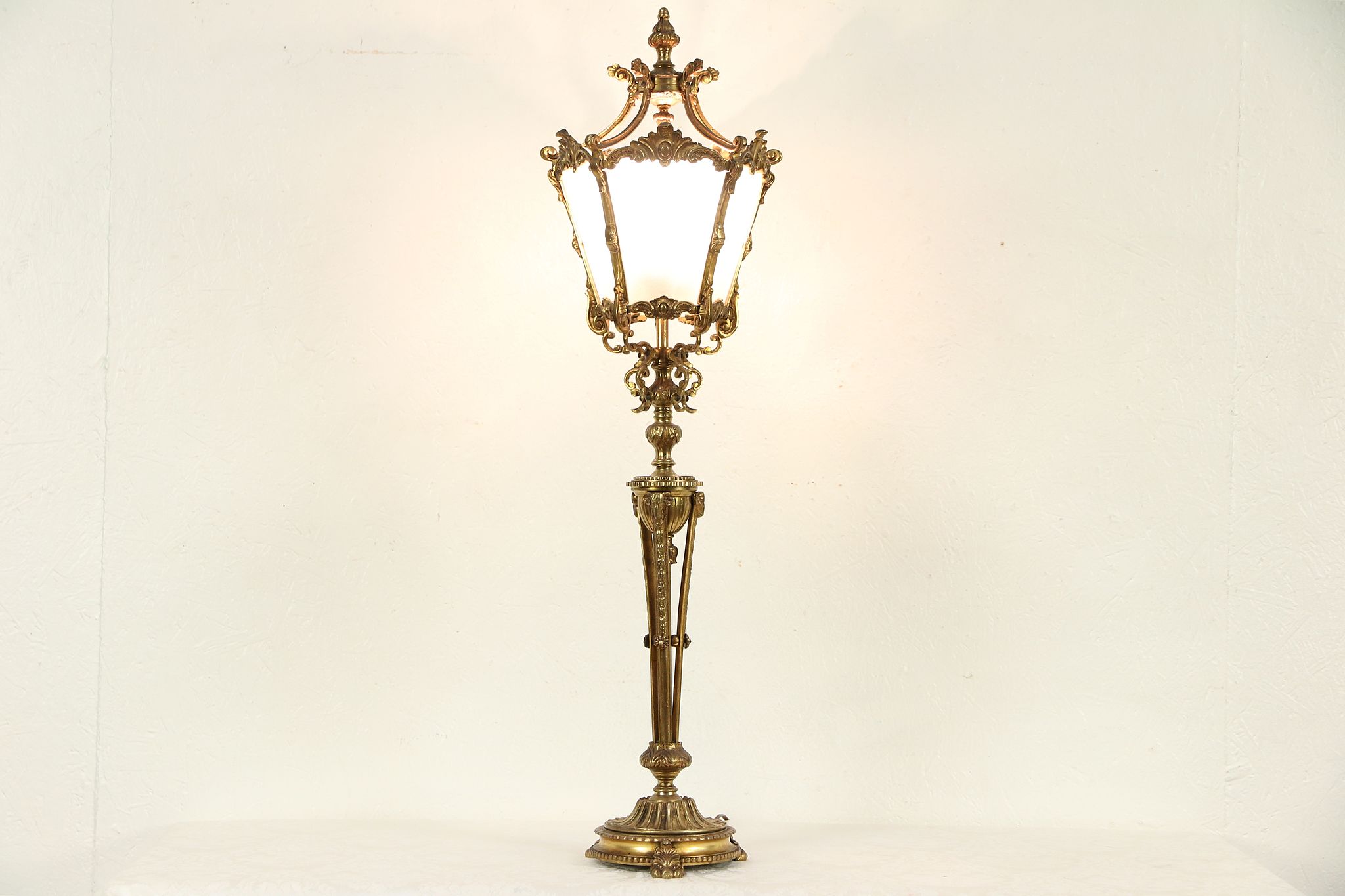 Vintage Lantern Table Lamp