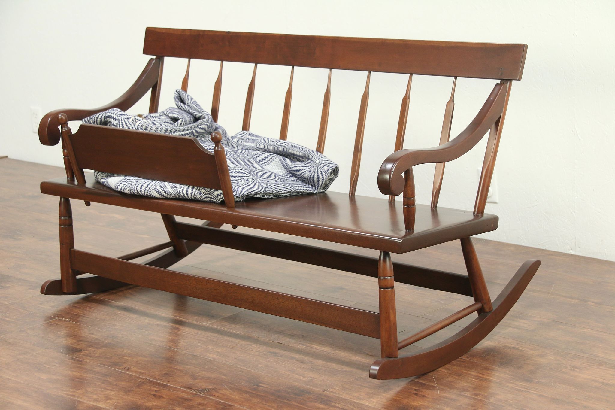 baby cradle rocker