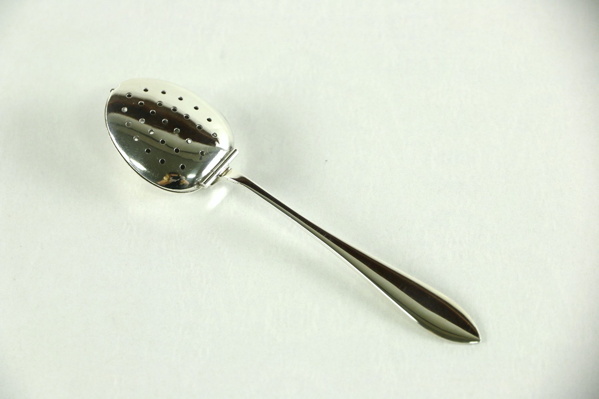 Antique tea deals strainer spoon