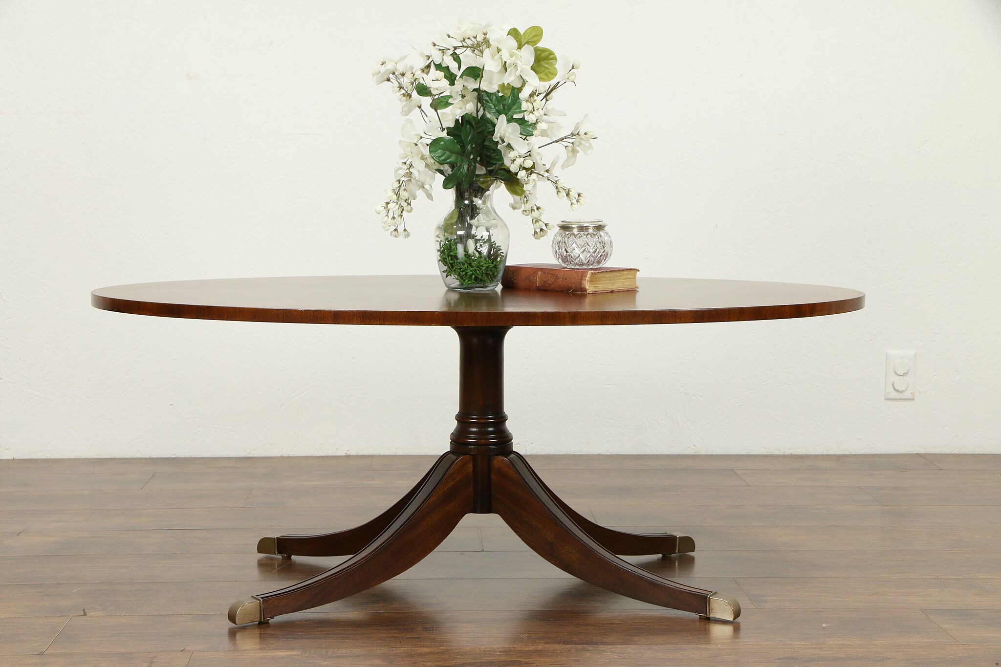 Ethan allen deals oval coffee table