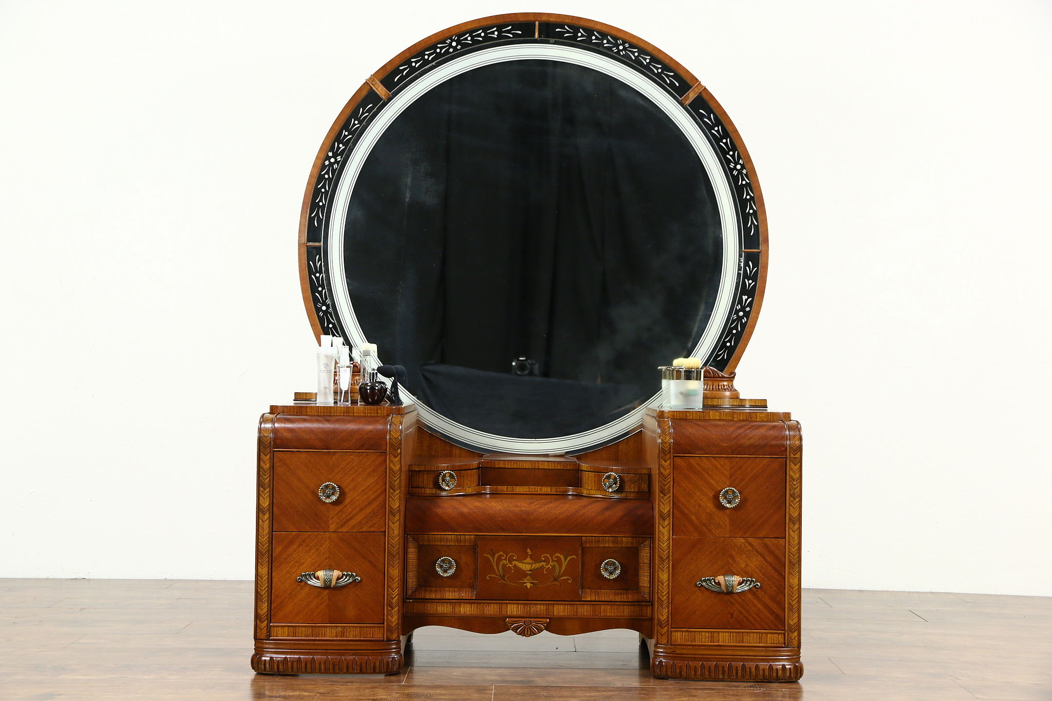 Art deco dresser on sale with round mirror