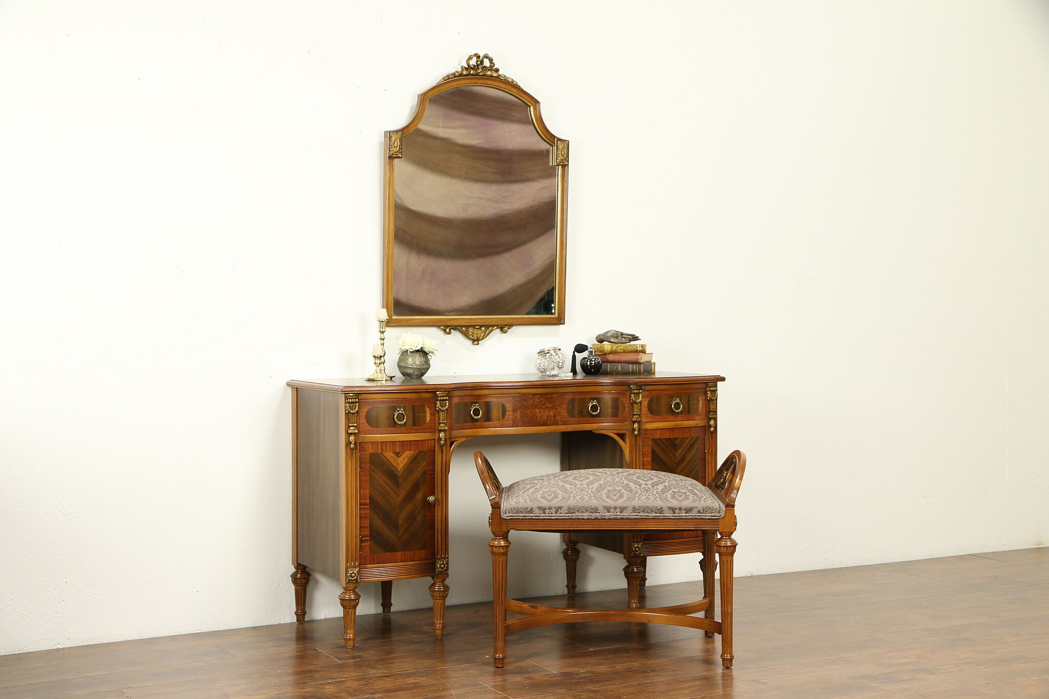 Sold Vanity Desk Or Dressing Table 1930 S Vintage Bench