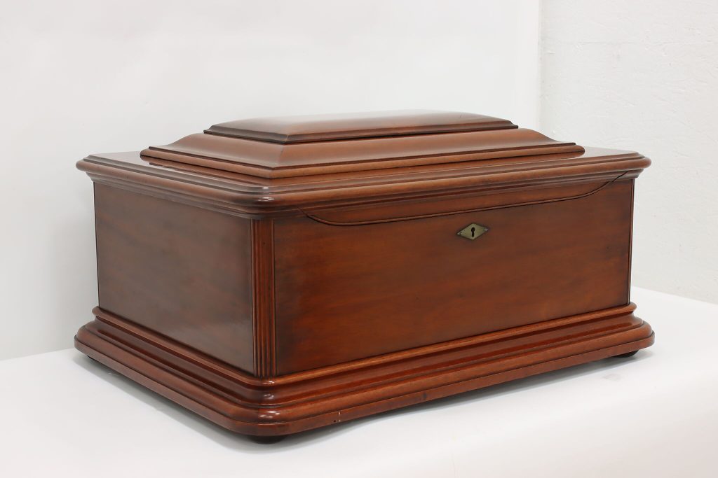 Empress Mira Antique Music Box