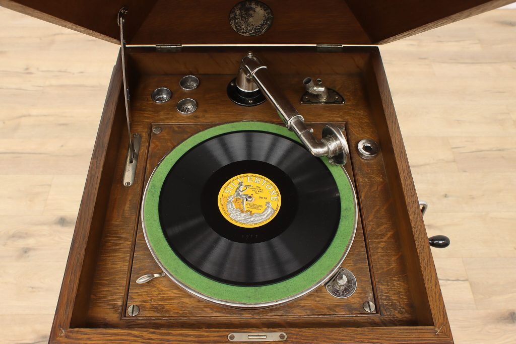 Silvertone Oak Antique Record Player interior