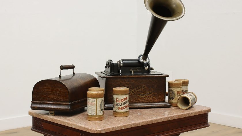 Edison Antique Oak Standard Phonograph & Horn