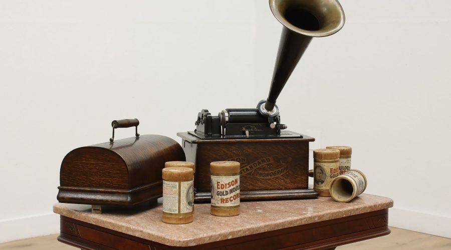 Edison Antique Oak Standard Phonograph & Horn