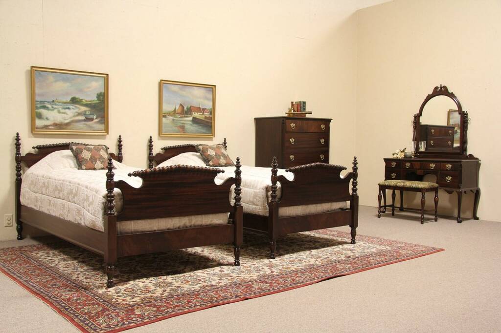 Vintage Henredon Bedroom Furniture