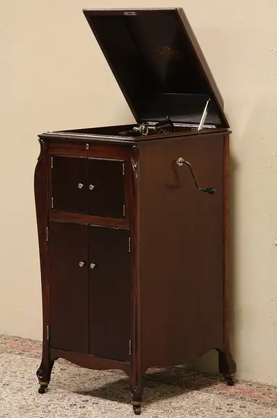 Main image of Victrola Victor 1910 Phonograph VV-XI