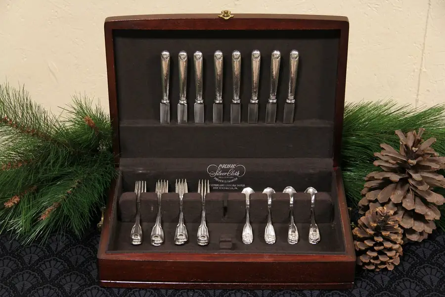 Main image of Set of Lunch Size Fiddle, Thread & Shell Sterling Silver Flatware 32 Pc.