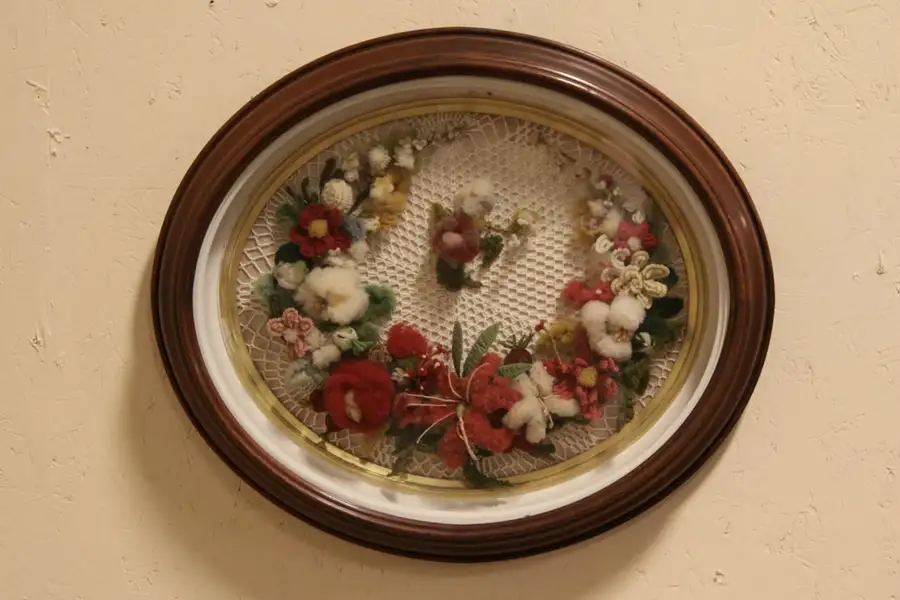 Main image of Victorian 1870 Antique Oval Shadow Box