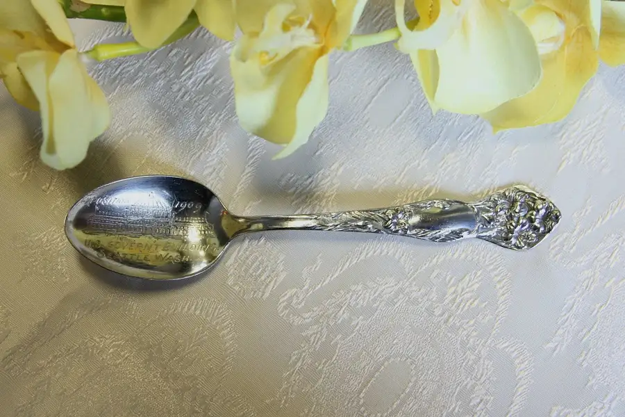 Main image of Souvenir Spoon, Seattle Washington Govern't Building Exposition 1905