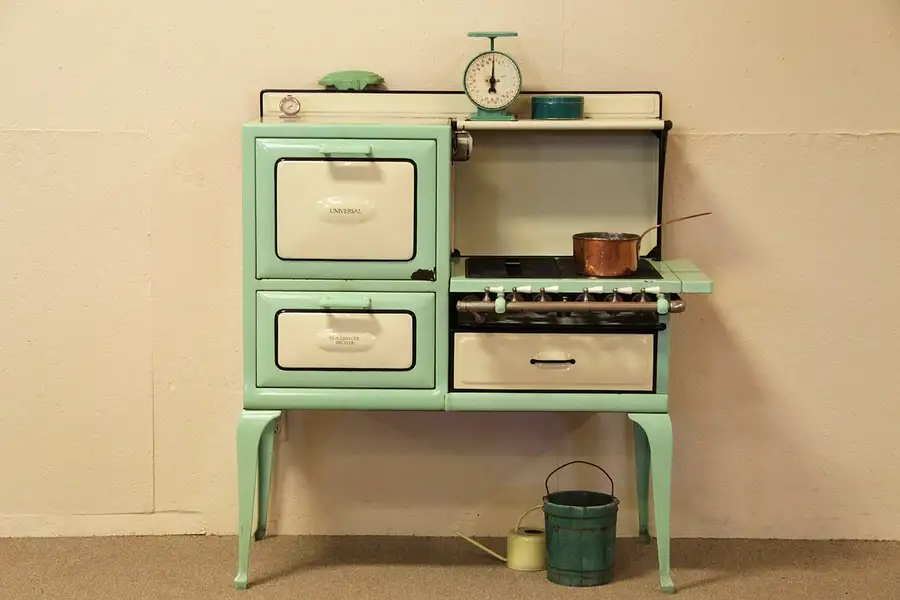 Main image of Universal Antique Gas Stove, Green & Cream
