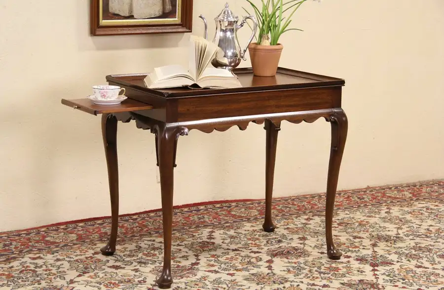 Main image of Henkel Harris Virginia Galleries Tea or Coffee Table