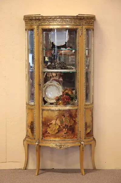 Main image of Louis XV French Curved Glass Gold Curio Cabinet