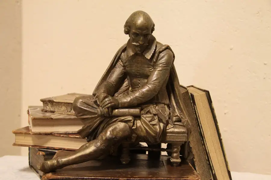 Main image of Statue or Sculpture of Shakespeare Seated