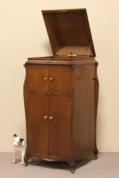 Main image of Victor Victrola Oak Antique 1915 Phonograph