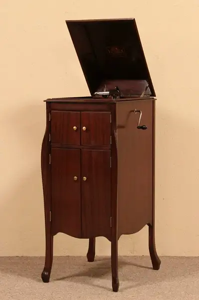 Main image of Victor Victrola Antique Phonograph Record Player