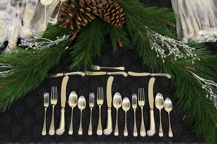 Main image of Williamsburg Shell Kirk Stieff Sterling Silver Set for 12