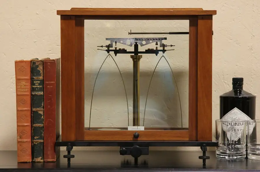 Main image of Voland NY Vintage Lab, Gold or Apothecary Scale