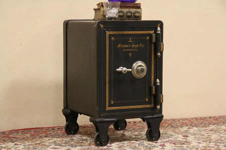 Main image of Dreker Milwaukee 1900 Iron Combination Safe, Original Pinstriping
