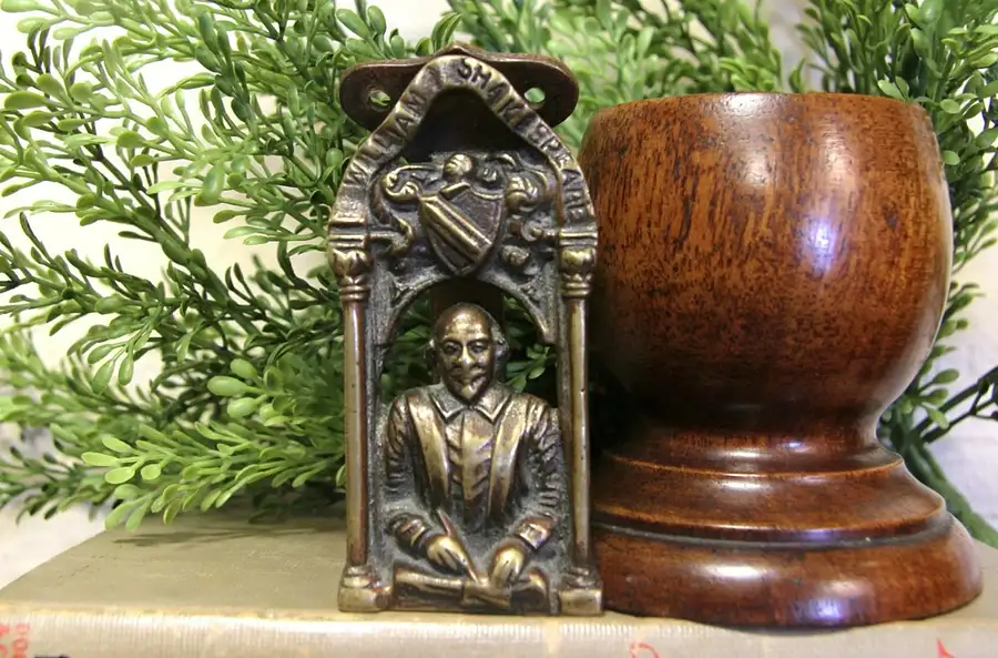 Main image of Shakespeare's Funerary Monument Door Knocker