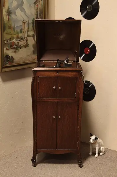 Main image of Victor Victrola Antique Phonograph Record Player