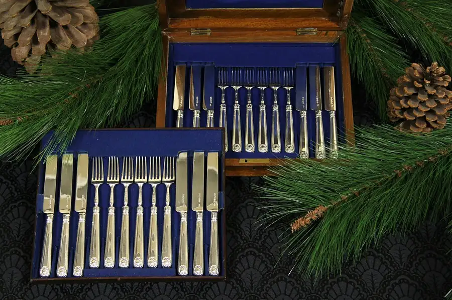 Main image of Set of Dessert or Lunch Size Fiddle, Thread & Shell Sterling Silver Flatware for