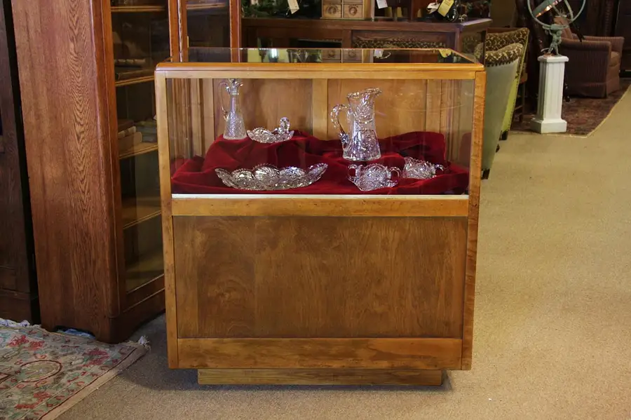 Main image of Art Deco 1940 Display or Showcase