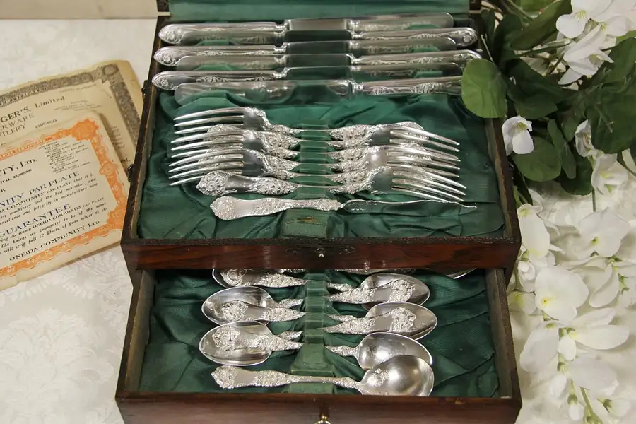 Main image of Rogers 1910 Poppy Silver Flatware for 6, Oak Case