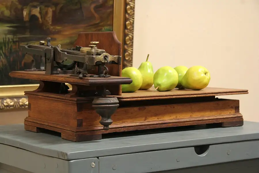 Main image of Brevete Oak 1890 Antique French Platform Scale