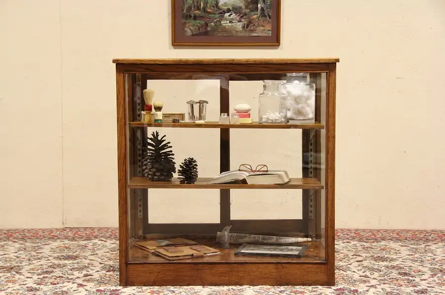 Main image of Milwaukee 1910 Oak Small Showcase Display Cabinet