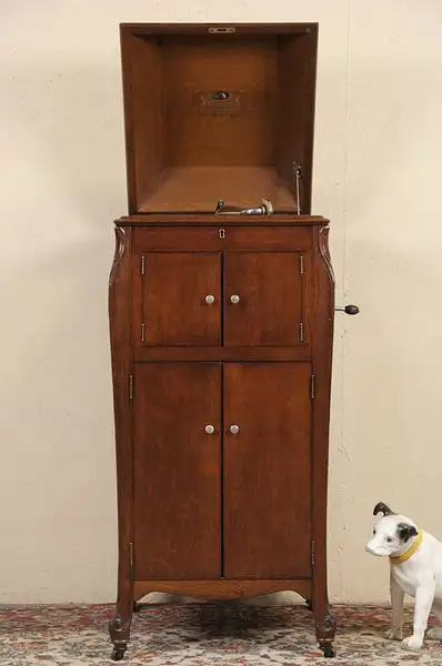 Main image of Victor Victrola Oak Antique 1917 era Phonograph Record Player Model VVXI