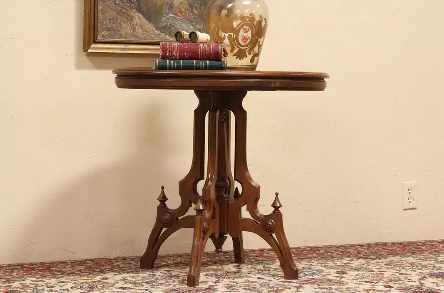 Main image of Oval Victorian Parlor or Lamp Table